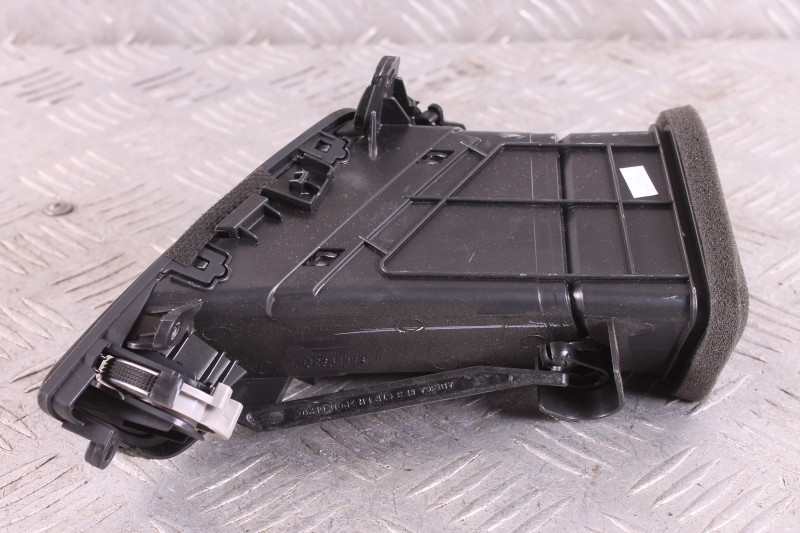 Dysze / Kratki środkowego nawiewu deski rozdzielczej