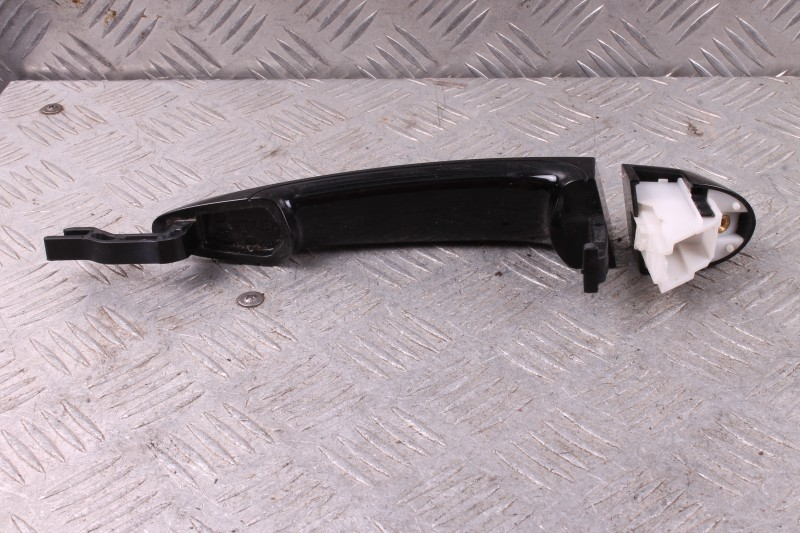 Klamka zewnętrzna drzwi tylnych