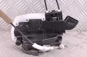 Zamek drzwi przednich