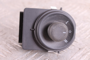 Przycisk regulacji lusterek bocznych