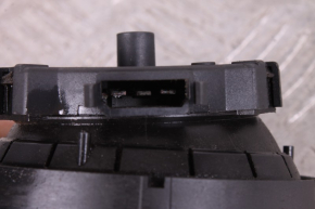 Element lusterka bocznego drzwi przednich