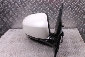 Element lusterka bocznego drzwi przednich