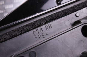 Element lusterka bocznego drzwi przednich