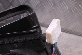 Element lusterka bocznego drzwi przednich