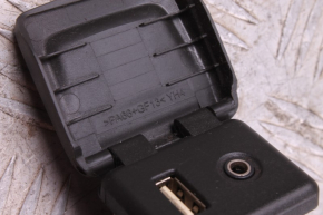 USB/AUX гнездо